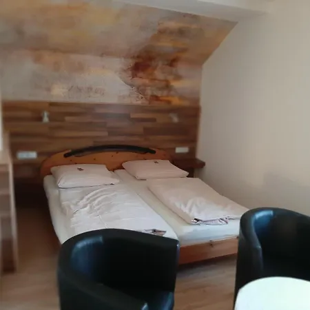 Zur Linde Гостьовий будинок 3*